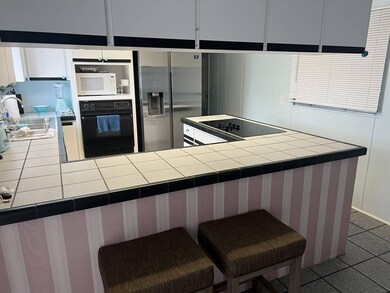 18632085-4