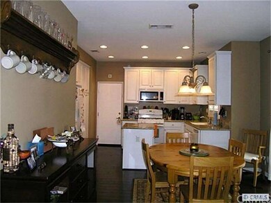 Beautiful kitchen with Granite counter tops, Cente
