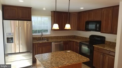 13867 Laura Ratcliff Ct, Centreville, VA 20121 - photo 6