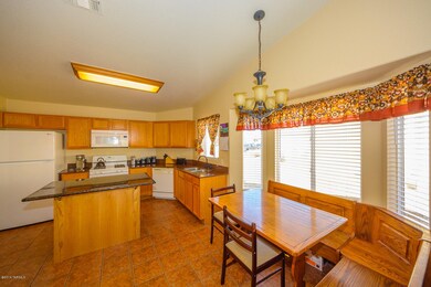 4143 kitchen & dining area