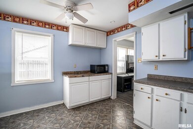 6904 N Pine St, Davenport, IA 52806 - photo 7