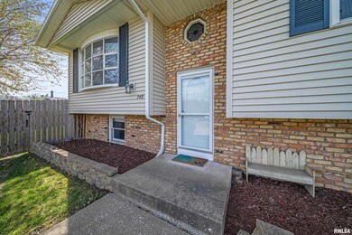 749 W 53rd St, Davenport, IA 52806 - photo 2
