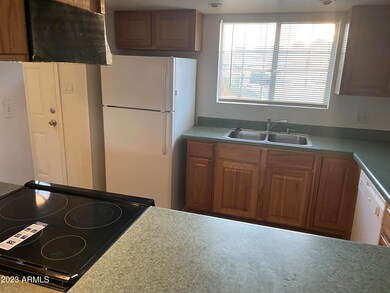 617 N Pioneer Cir, Mesa, AZ 85203 - photo 2