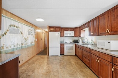 70 Shumway St unit B12, Springfield, MA 01119 - photo 6