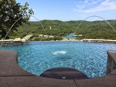 The Cliffs pool (002)
