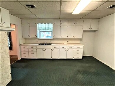 114 W Morse St, Fredericksburg, TX 78624 - photo 5