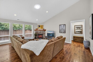 1202 SW Mcclellan Ln, Bend, OR 97702 - photo 4