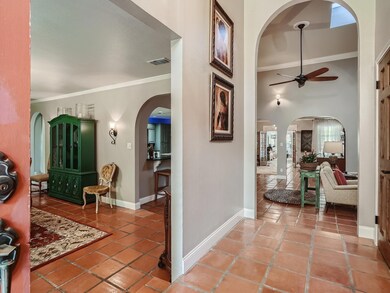 1027 Loch Lomond Dr, Arlington, TX 76012 - photo 5