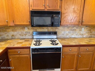 722 N Warren Ave, Winslow, AZ 86047 - photo 5