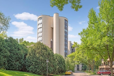 Cedar Isles Is A Unique City Lakes Community