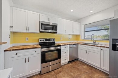 1210 SE Parkview Place unit 9, Stuart, FL 34994 - photo 5