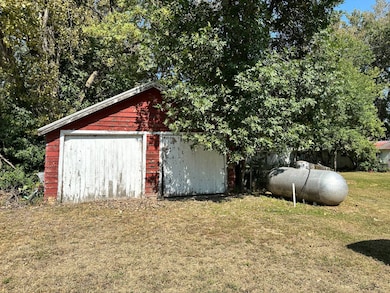 1617 Dunn Dr, Harvey, ND 58341 - photo 4