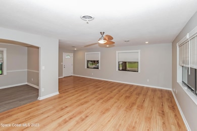 003-photo-living-room-8736651