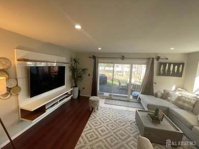 399 Hadleigh Ln, North Brunswick, NJ 08902 - photo 2