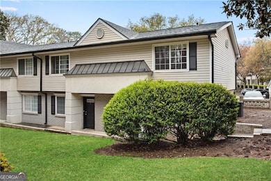 View of front of house featuring a front yard