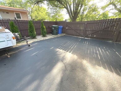 412 Tulsa Ave, Carpentersville, IL 60110 - photo 2