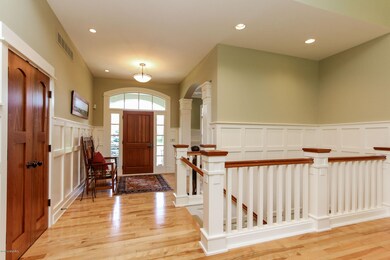 005-Foyer-2686355-medium