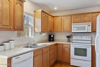 05_4620HiddenCreekLane16_5_Kitchen_LowRe
