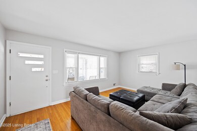 4320 Jade Ct, Louisville, KY 40216 - photo 5