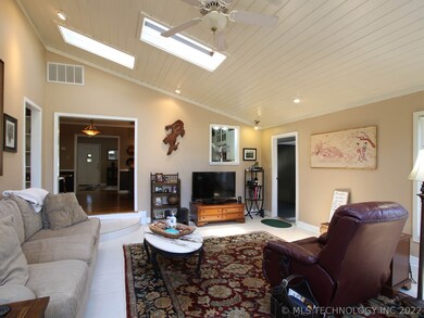 3141 S Detroit Ave, Tulsa, OK 74105 - photo 7