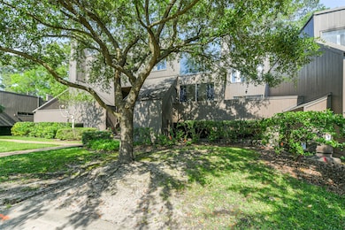 370 Litchfield Ln unit 11, Houston, TX 77024 - photo 4