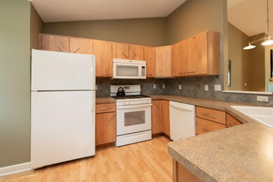 207_Round_Hill_18