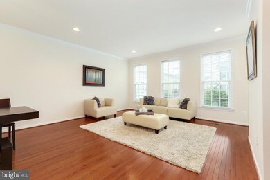 25115 Sweet Myrtle Square, Aldie, VA 20105 - photo 4