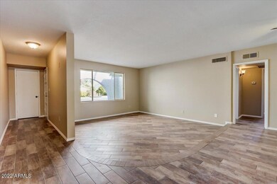 07-E Fairbrook Cir-007