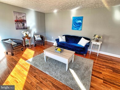 8808 Cardinal Forest Cir, Laurel, MD 20723 - photo 3