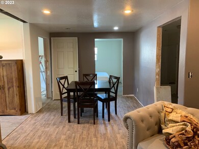 407 Ash St, Myrtle Point, OR 97458 - photo 6