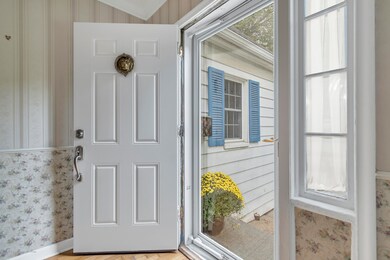 811-N-Foster-Ave-Lansing-windowstill-6