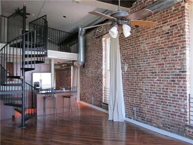 Isn't this amazing!  Large living room opens up to