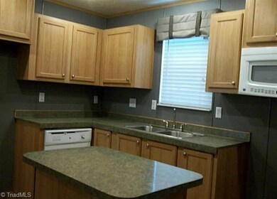 132 Treeline Dr, Statesville, NC 28677 - photo 4