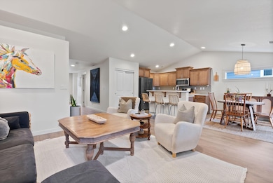 632 N Reed St, Sisters, OR 97759 - photo 4