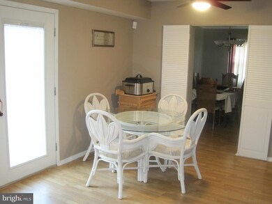 12215 Rolling Hill Ln, Bowie, MD 20715 - photo 5