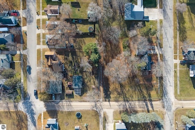 620 Colfax St, Cadillac, MI 49601 - photo 4