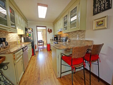 3- 977 Colonial