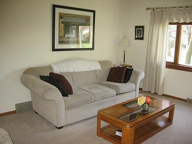 1410 Cranwood Dr, Columbus, OH 43229 - photo 2