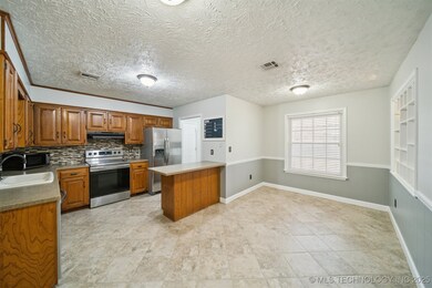 1504 Heather Ct, Pryor, OK 74361 - photo 7