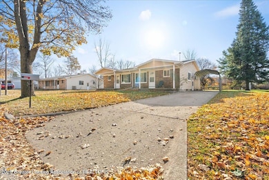 1600 Lockbridge Dr, Lansing, MI 48911 - photo 4