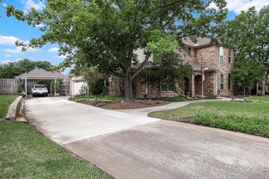 333 Cottonwood Ln, Hurst, TX 76054 - photo 2