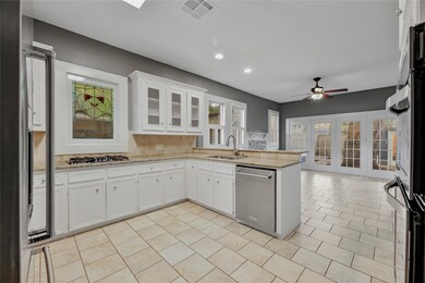 1026 Columbia St, Houston, TX 77008 - photo 6