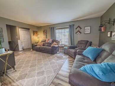 3214 SW MacVicar Ct, Topeka, KS 66611 - photo 7