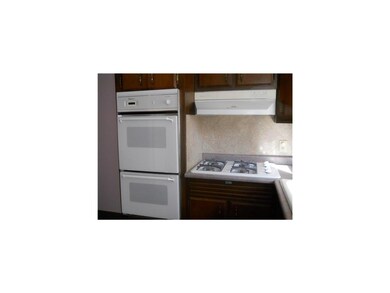 Kitchen. Double ovens, gas cooktop