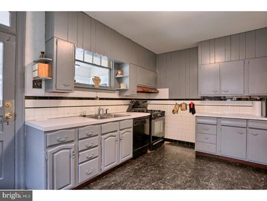 529 March St, Reading, PA 19607 - photo 4