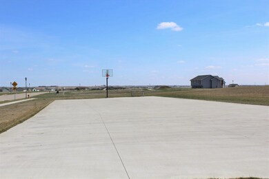 131 Mulberry Loop unit 133 Mulberry Loop NE, Minot, ND 58703 - photo 4