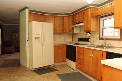 8 Lynwood Dr, Brattleboro, VT 05301 - photo 2