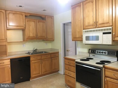 5819 Victor Dr, Sykesville, MD 21784 - photo 3