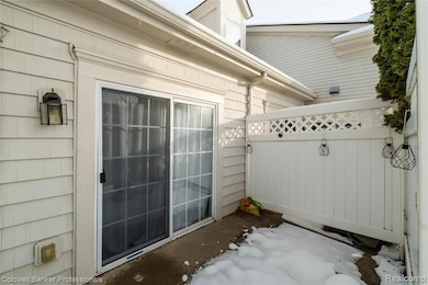 2104 Trailway Ct, Commerce Township, MI 48390 - photo 6