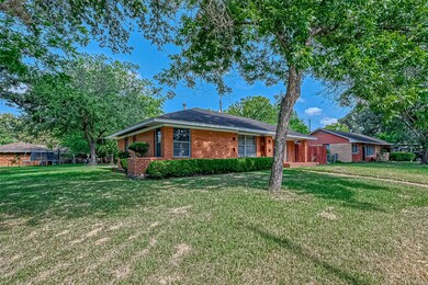 10301 Kelburn Dr, Houston, TX 77016 - photo 2